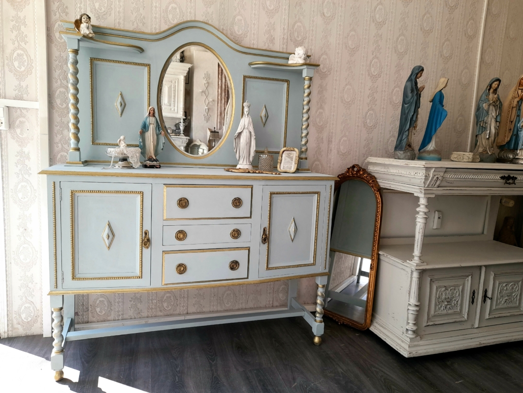 vintage-wings-shabby-chic-buffet-antik-blau-gold-redesign-kreidefarbe